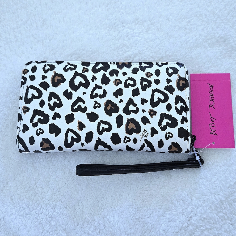 Betsey Johnson Leopard🐆 Hearts❤️ XO Zip Around Wristlet - NWT - Picture 2 of 15